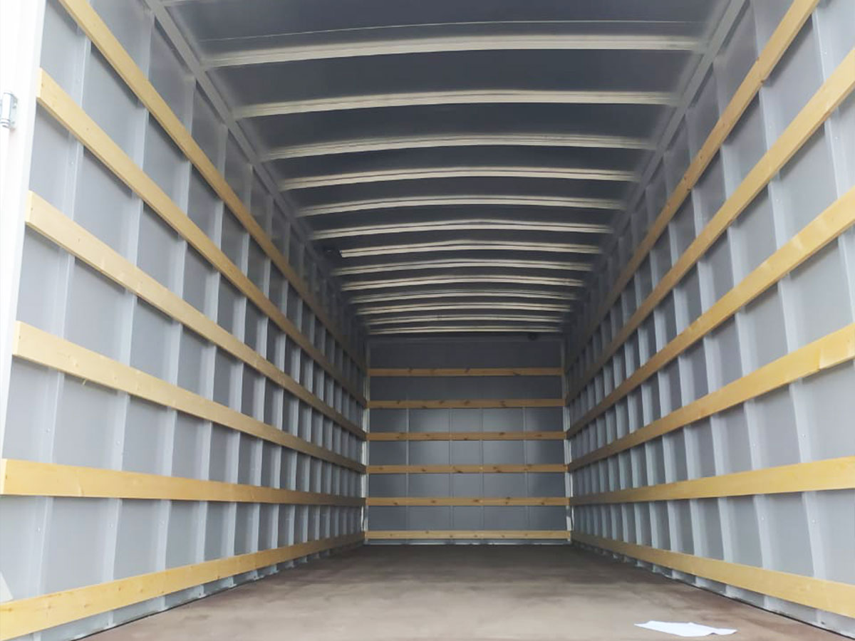 Промтоварный фургон КАМАЗ 65208